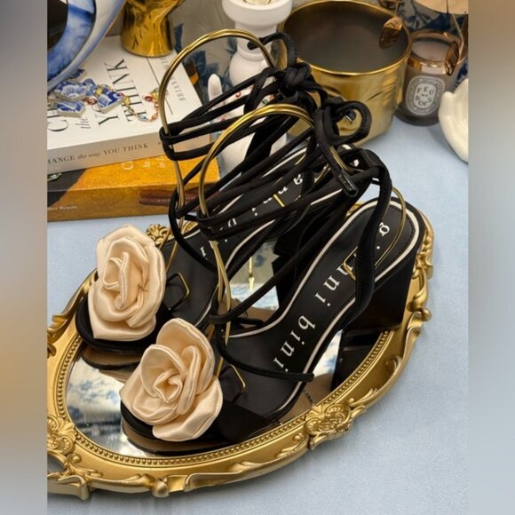🆕 GIANNI BINI 🧿 NWOB Dakota Satin Flower Wrap Around Sandals, Black - Sz 8M - Picture 12 of 16